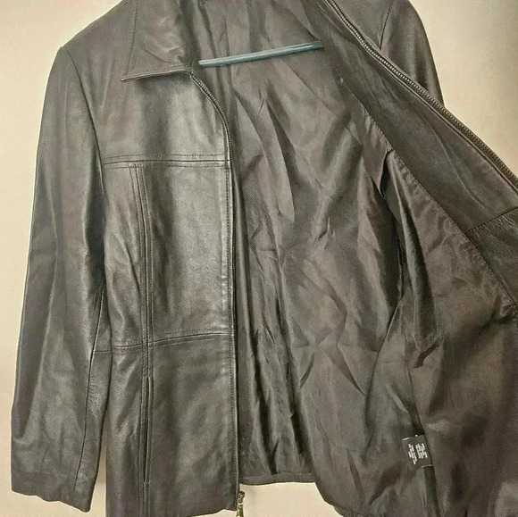 PRAGUE Leather Jacket Size Medium EUC - Picture 5 of 8
